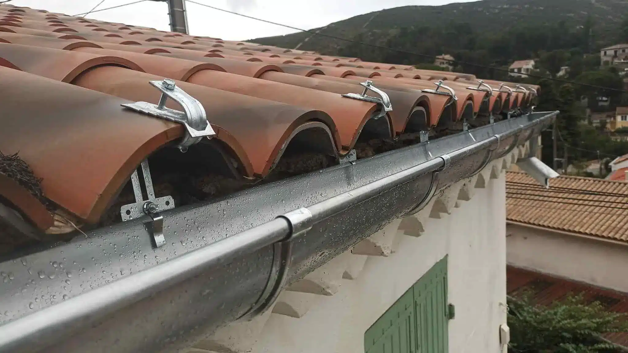 Gros plan sur gouttières 