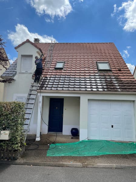 Nettoyage de toiture en cours dans les Yvelines Richard Siegler
